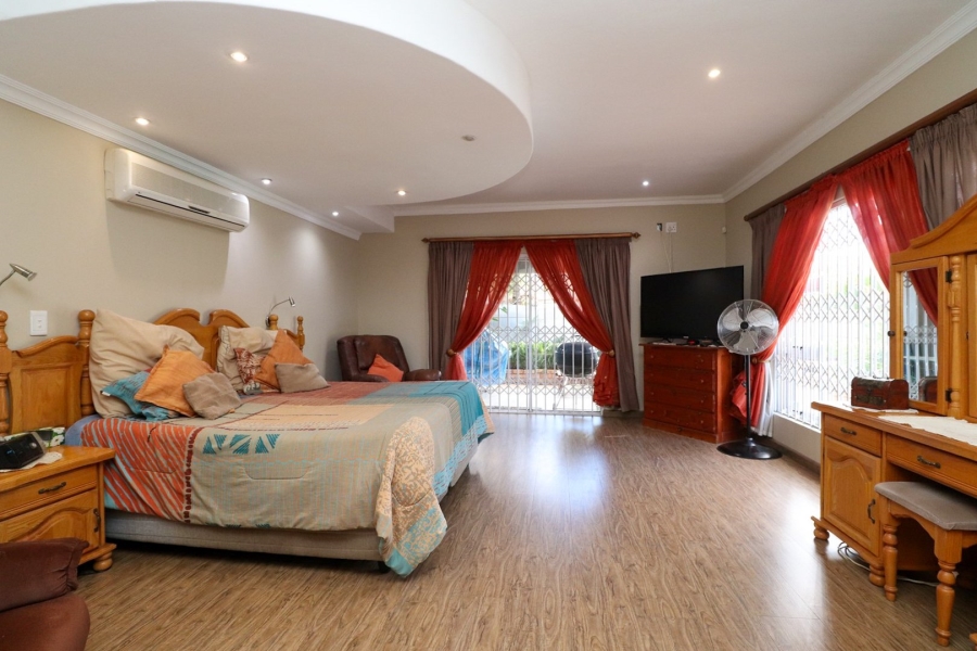 5 Bedroom Property for Sale in Wilkoppies North West